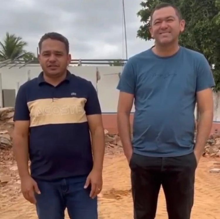 Tony Brandão vistoria obra de reconstrução  da escola Rui Barbosa no Varjão dos Crentes