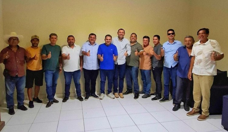 Prefeito Tony Brandão se reúne com vereadores e presidente da Agemsul, Vagtônio Brandão