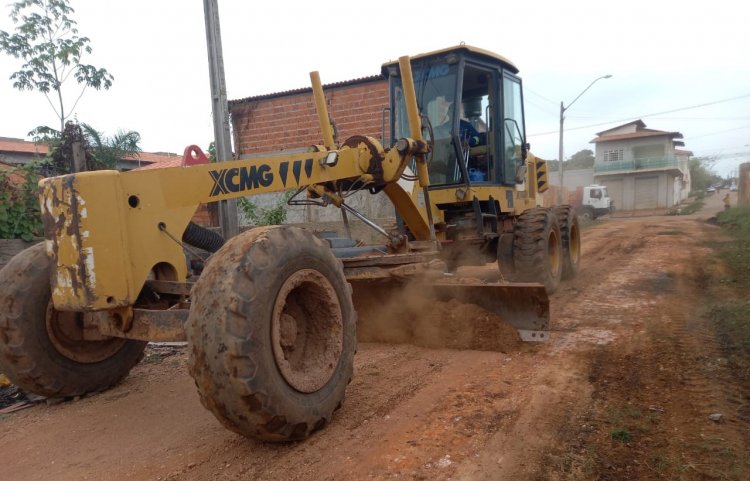 Sinfra realiza serviços de terraplenagens de limpeza e regularização de ruas na Vila Redenção em Imperatriz