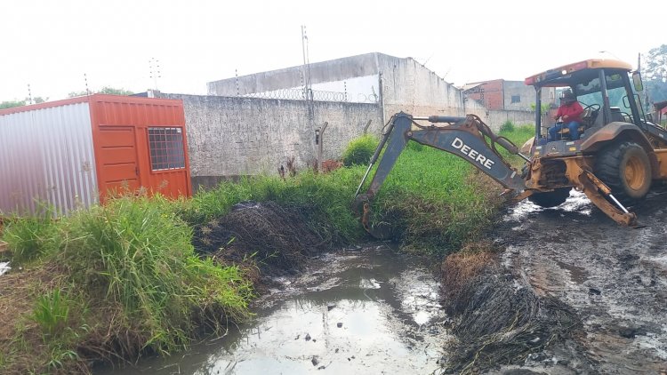 Sinfra realiza manutenção de drenagem na Avenida JK no Planalto em Imperatriz