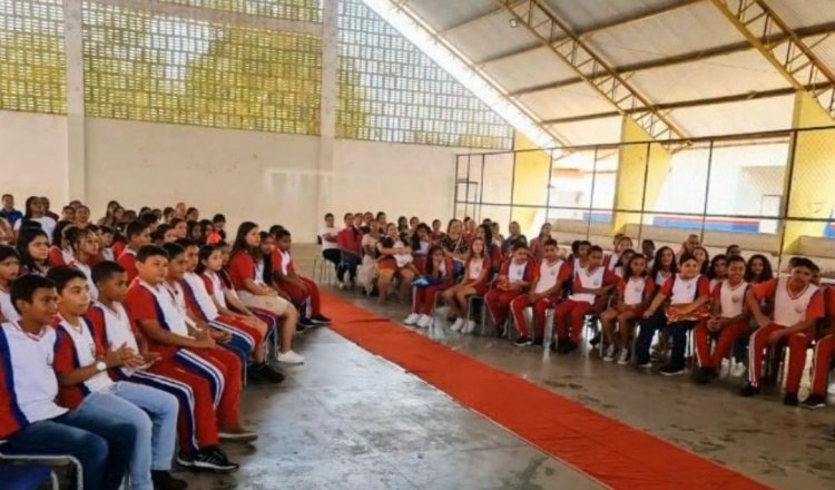 Alunos participam de solenidade especial de formatura em Buritirana